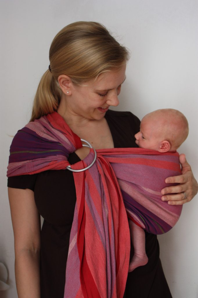 Das richtige Tragen des Babys will gelernt sein