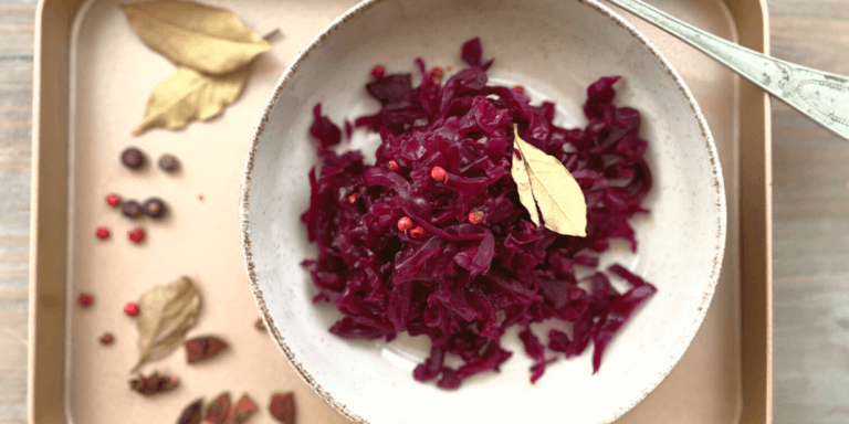 DIY: Pinkes Sauerkraut aus Rotkohl