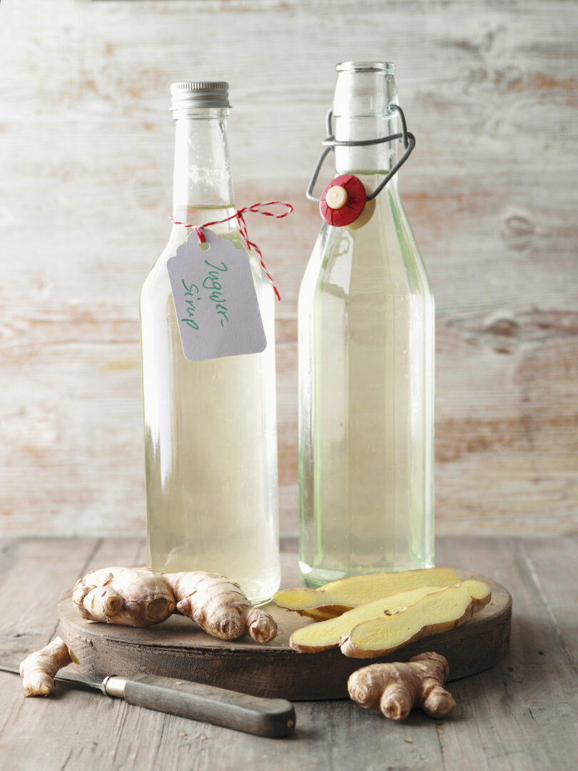 Selbstgemachter Ingwersirup mit Orange und Zitrone